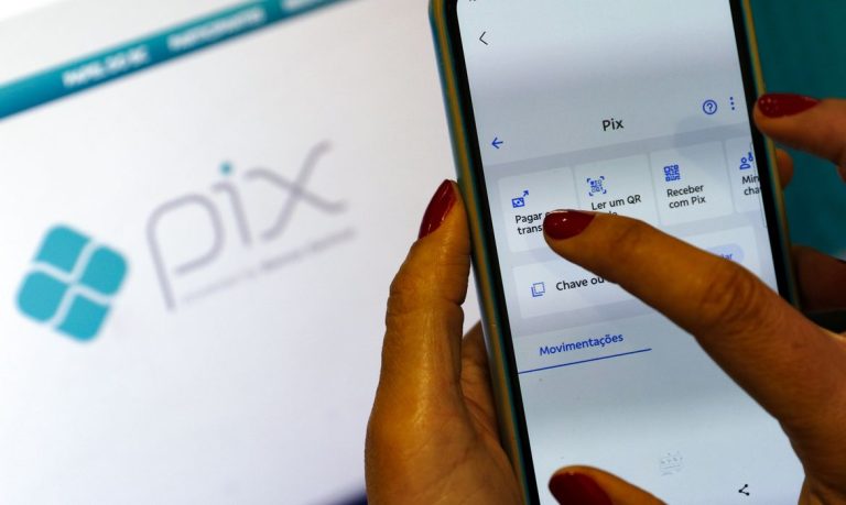 Pix registra instabilidade em grandes cidades no mesmo dia de