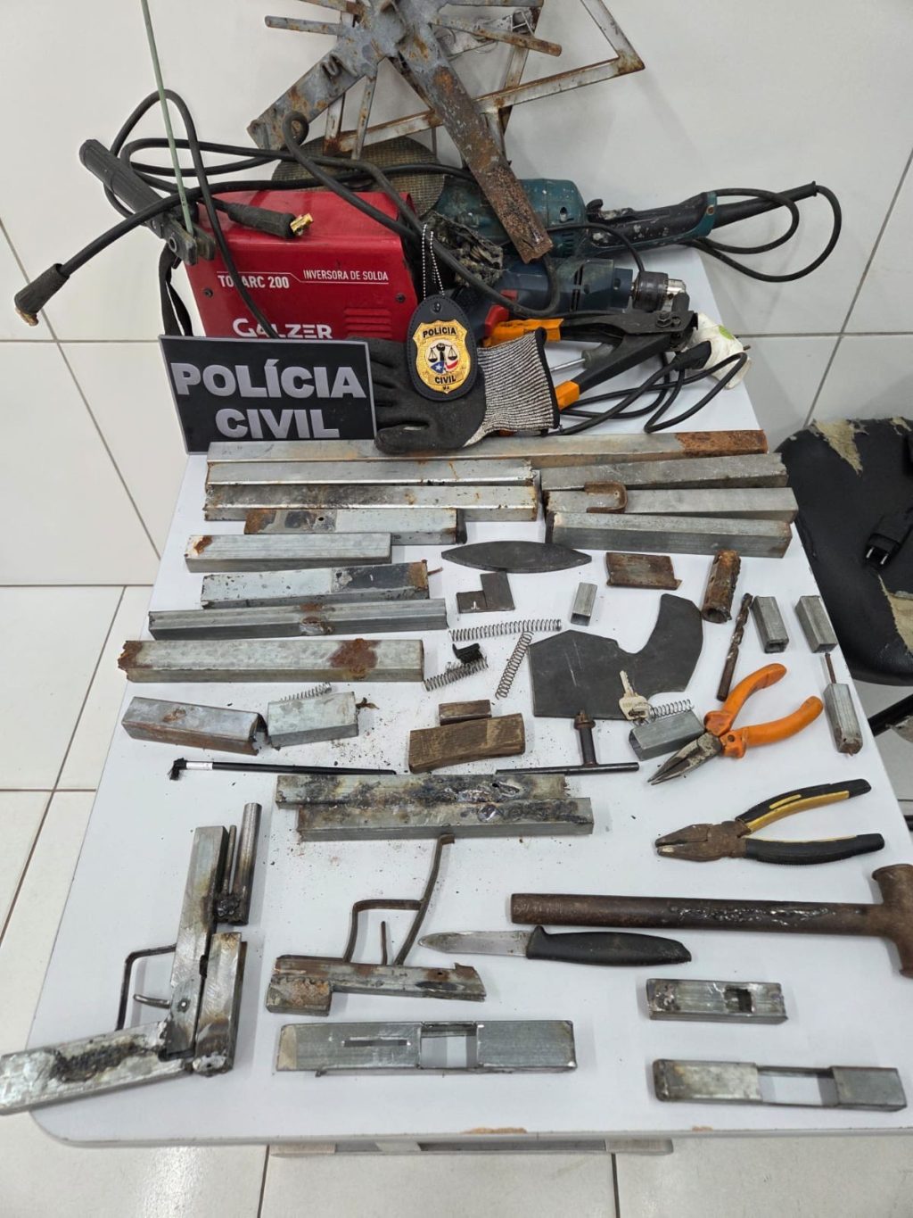 Polícia Civil desarticula esquema de produção de armas clandestinas em