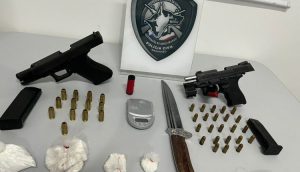 Polícia Civil prende dois homens portando cocaína e armas de