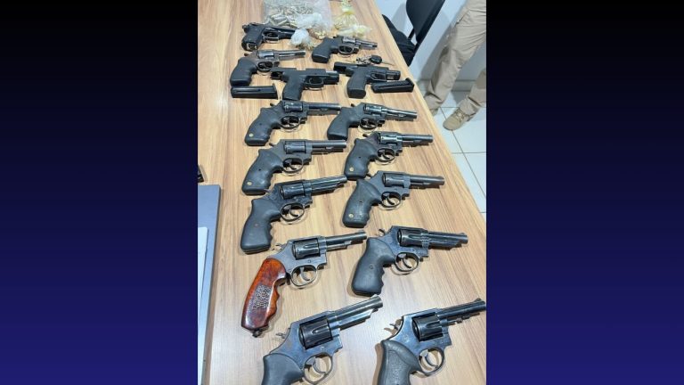 Polícia apreende arsenal em situação de conflito agrário na região
