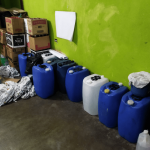 Polícia desmonta fábrica clandestina que produzia bebidas com metanol ligado