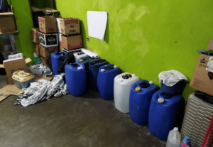 Polícia desmonta fábrica clandestina que produzia bebidas com metanol ligado