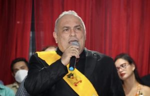 Prefeito é investigado por nepotismo após nomear parente como secretário