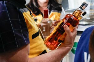 Procon fiscaliza bebidas em mais de mil estabelecimentos