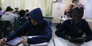 Professores no Brasil usam mais IA que média dos países