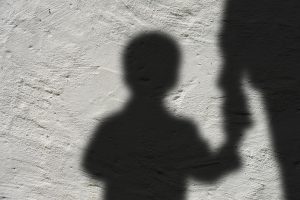 Projeto de auxílio a órfãos de vítimas de feminicídio é