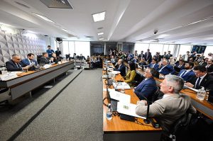 Provocação de bolsonaristas contra Lula e o ex-ministro Lupi é