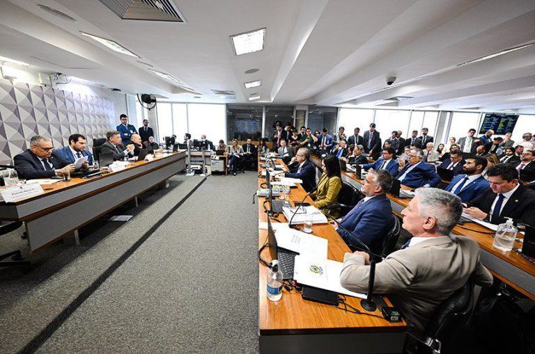 Provocação de bolsonaristas contra Lula e o ex-ministro Lupi é