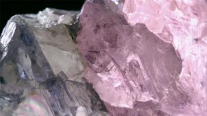 Raro diamante de duas cores é descoberto na África