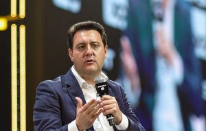 Ratinho Junior dá sinais mais claros de que tentará ser
