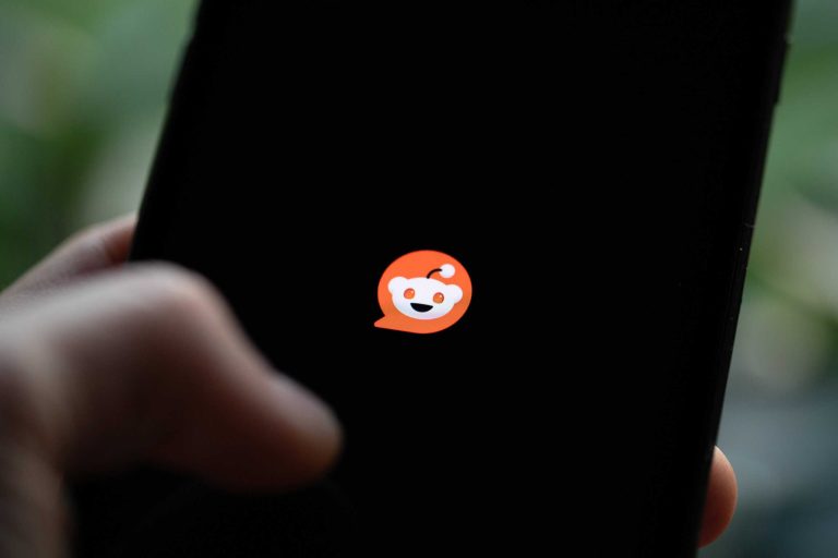 Reddit lança Answers em português com IA e foco em