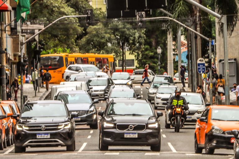 Redução do IPVA impulsiona emplacamentos no Paraná