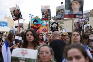 Reféns israelenses começam a ser libertados pelo Hamas após 738