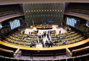 “Reforma enfraquece o Estado e ameaça serviços básicos ao cidadão”,