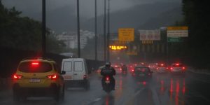 Rio tem alerta de chuva, ventos e ressaca do mar