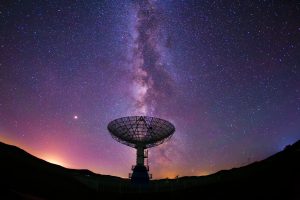 Satélites que refletem a luz solar podem ameaçar pesquisas com