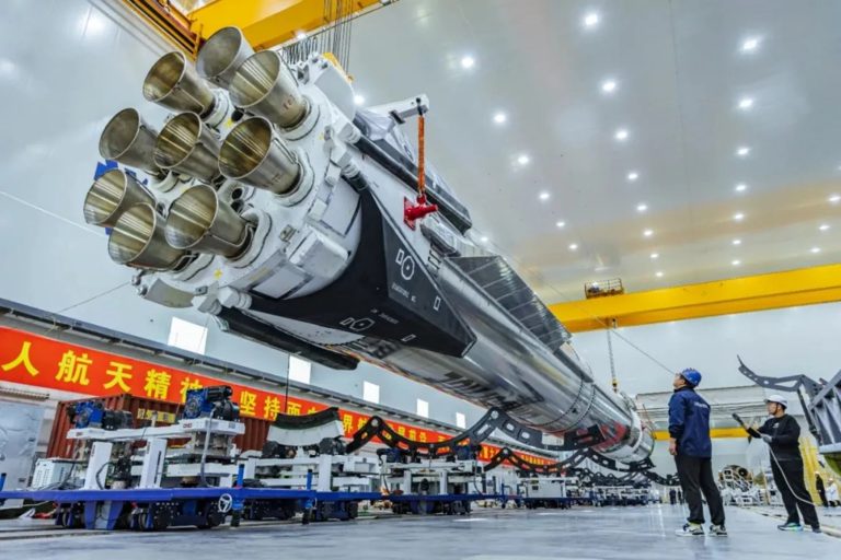 Se cuida, SpaceX! China testa seu primeiro foguete pesado reutilizável