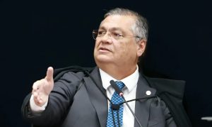 Senadores protocolam pedido de impeachment contra ministro Flávio Dino no