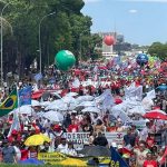 Servidores ocupam Brasília contra "demolição dos serviços públicos"