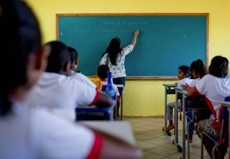 Sob pretexto de cortar privilégios, reforma atinge os 80% dos