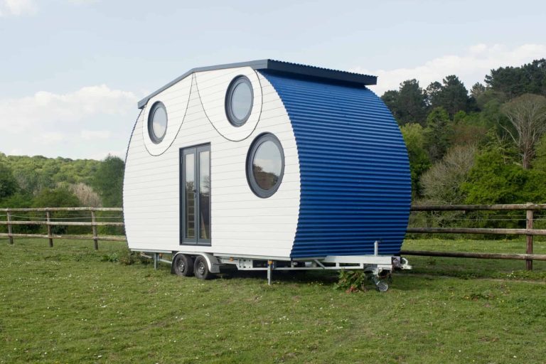 Startup apresenta casa minúscula com design inspirado em coruja