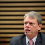Tarcísio de Freitas lidera corrida ao governo de SP, diz