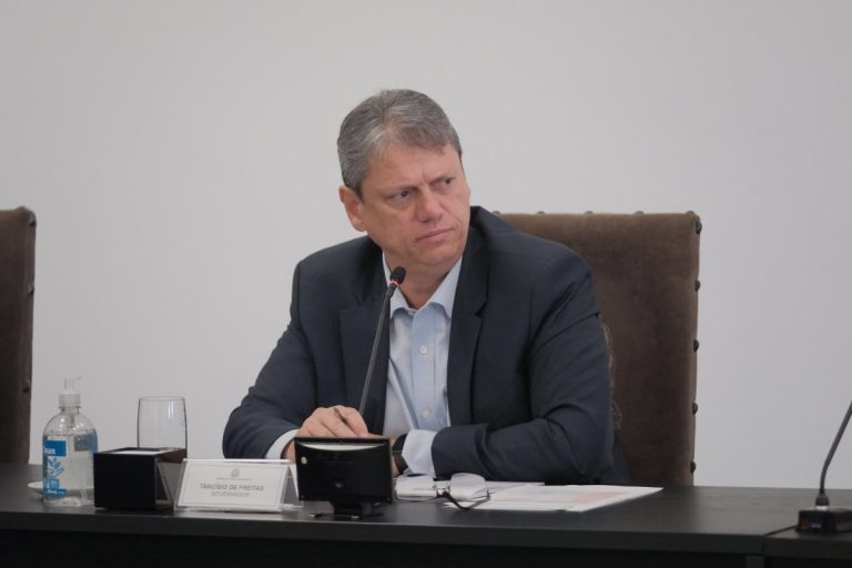 Tarcísio de Freitas se desculpa por fala sobre metanol e