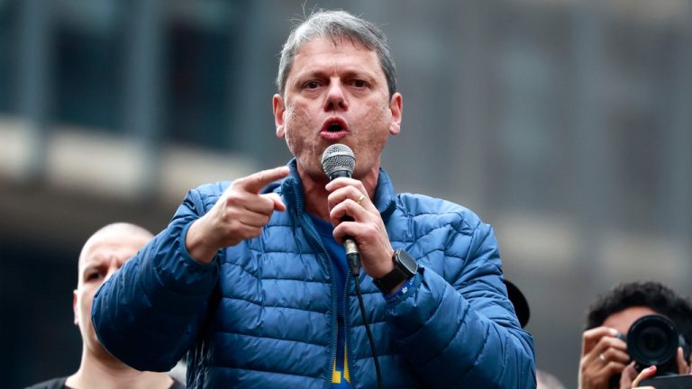 Tarcísio eleva o tom e reage ao PT: "Tenha vergonha,