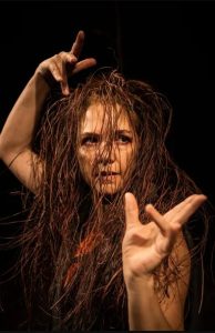 Tereza Seiblitz apresenta monólogo “Carangueja” no Teatro Sesc