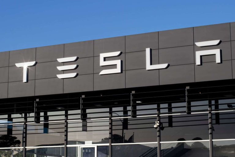 Tesla anuncia nova tecnologia autônoma, mas mercado quer mais