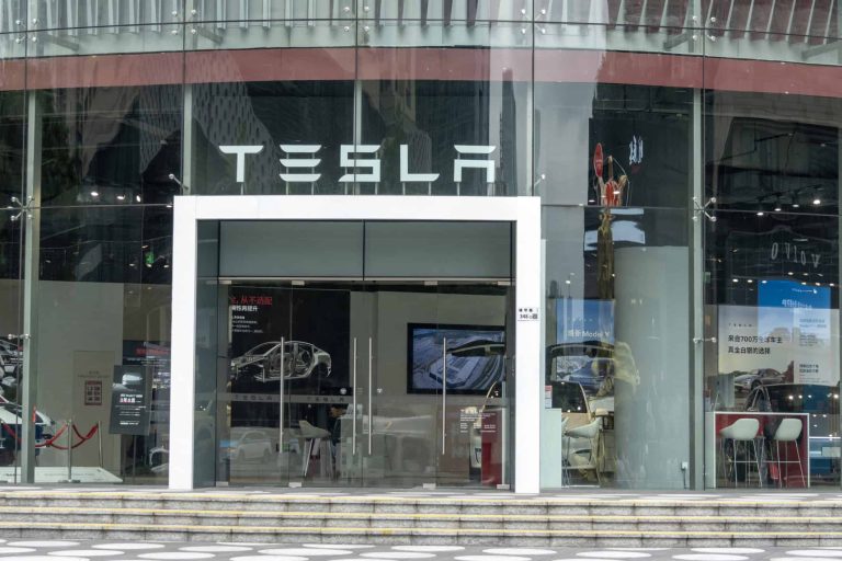 Tesla desperta curiosidade com teaser misterioso; assista