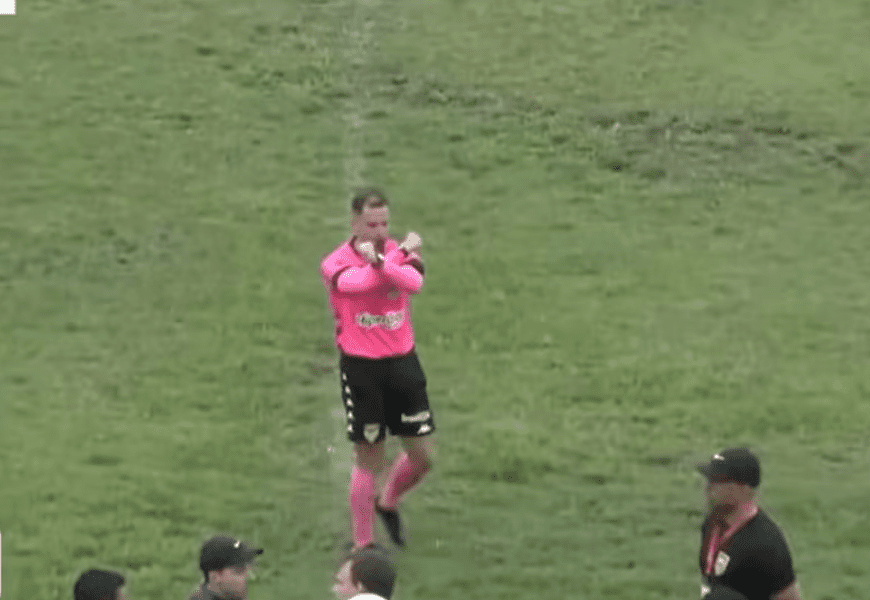 Torcedora do Corinthians é presa por racismo em partida do