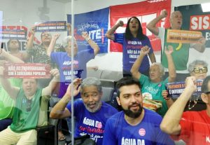 Trabalhadores da Copasa aprovam greve contra PEC que favorece privatização