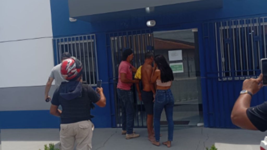 Trio é preso por furtar idosa dentro de agência bancária