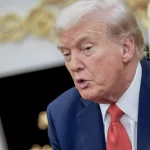 Trump anuncia tarifa de 100% em produtos chineses a partir
