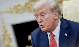 Trump anuncia tarifa de 100% em produtos chineses a partir