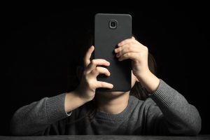 Uso de redes sociais afeta desempenho cognitivo de crianças, alerta