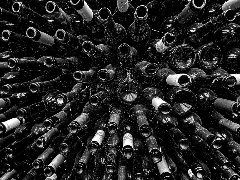 Venda de bebidas falsificadas segue sem controle na internet