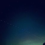 Vídeo mostra satélites Starlink cruzando auroras vistas da ISS