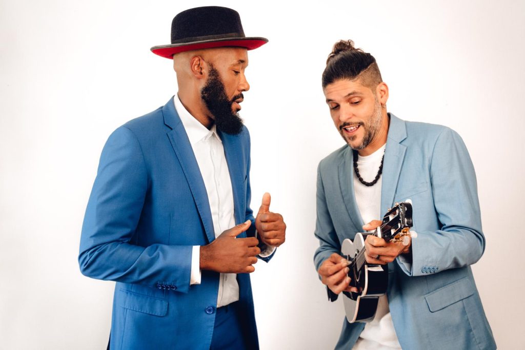 Vox Sambou & Rommel apresentam o show de lançamento do