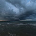 ciclone extratropical avança no Brasil após destruições no litoral de