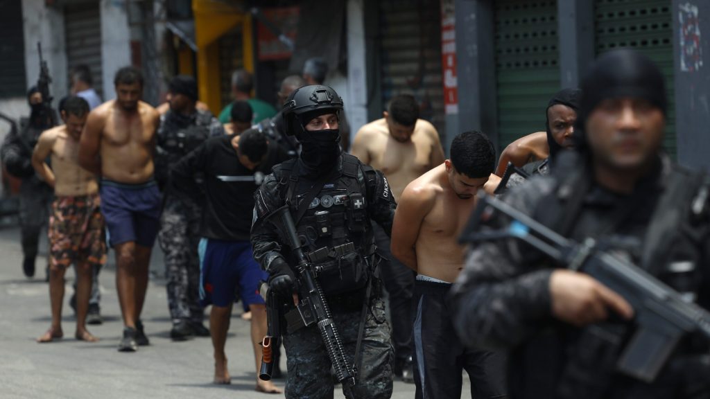 64% da população do Rio aprova megaoperação contra o CV