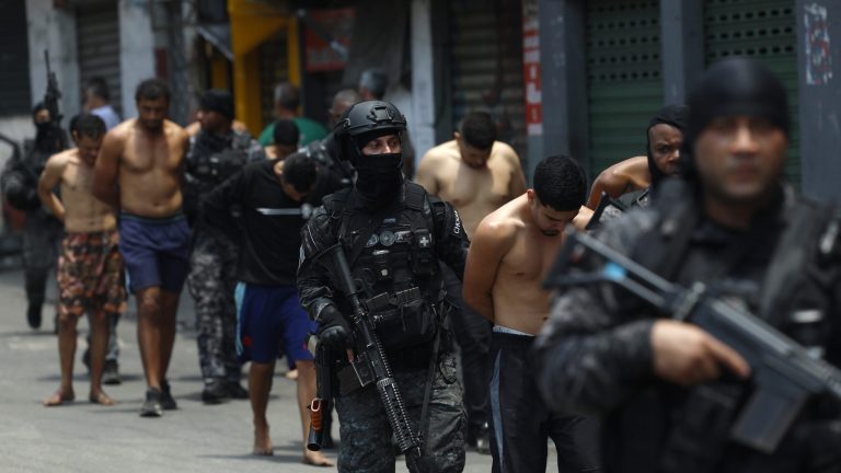 64% da população do Rio aprova megaoperação contra o CV