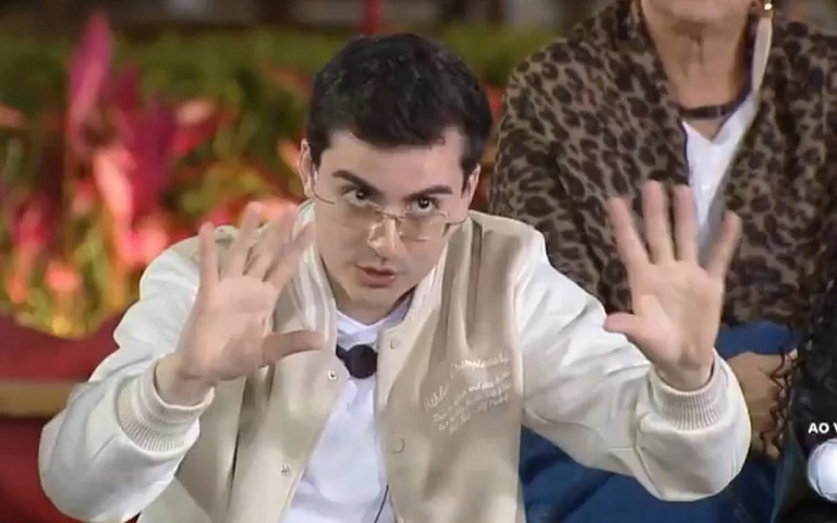 A Fazenda 17: Dudu Camargo ameaça jogar tudo o que