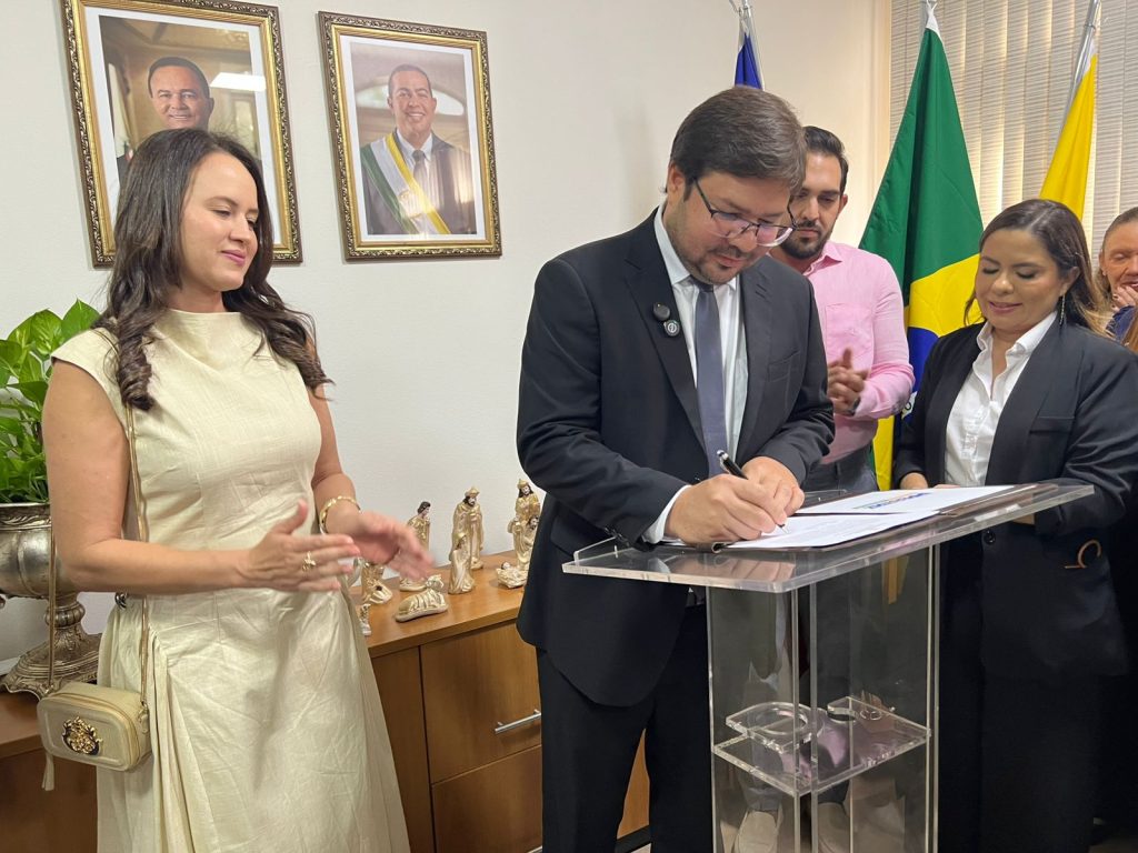 Adhemar Freitas Jr. assume Prefeitura de Imperatriz e garante continuidade