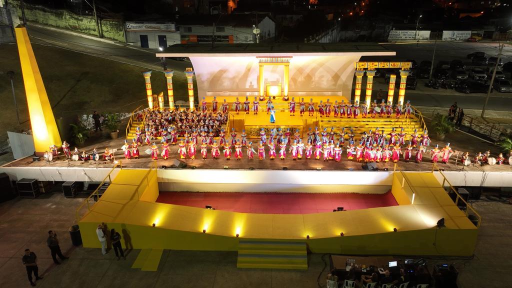 Alunos da rede municipal de ensino protagonizam espetáculo gratuito na