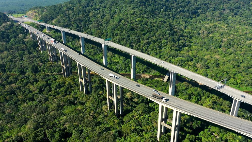 Apenas 47% das estradas brasileiras têm 4G; Anatel quer ampliar