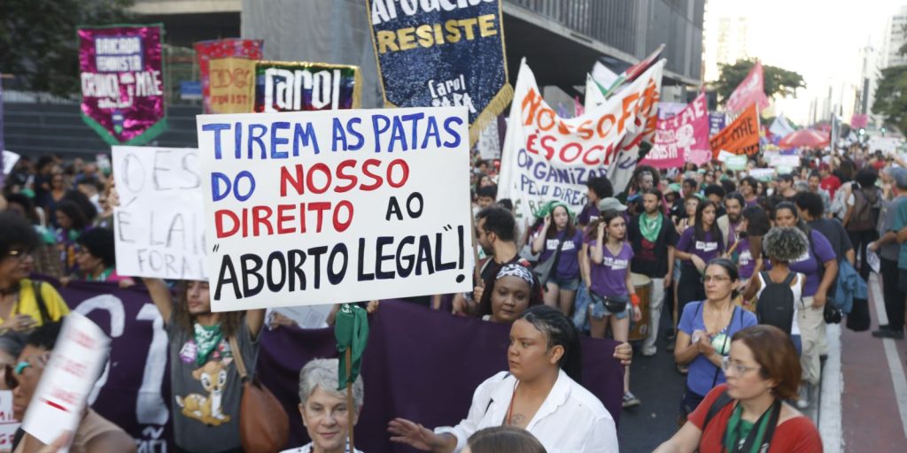 Ataque a aborto legal espalha "pânico moral", diz dirigente do
