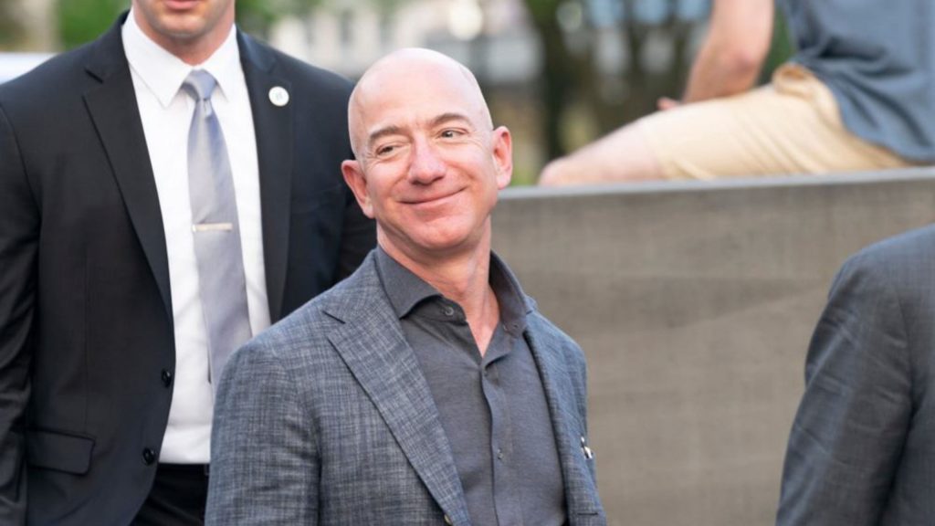 Bezos cria empresa de IA voltada para fabricação de espaçonaves,