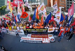 “Brasil não pode continuar refém do sistema financeiro”